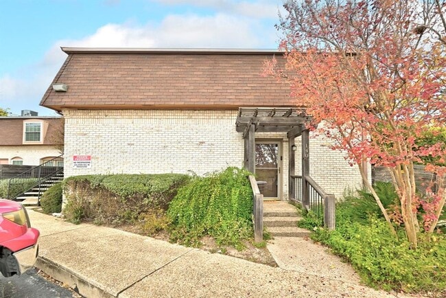 Foto del edificio - 7801 Shoal Creek Blvd