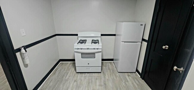 Foto del edificio - 949 Maple Ave
