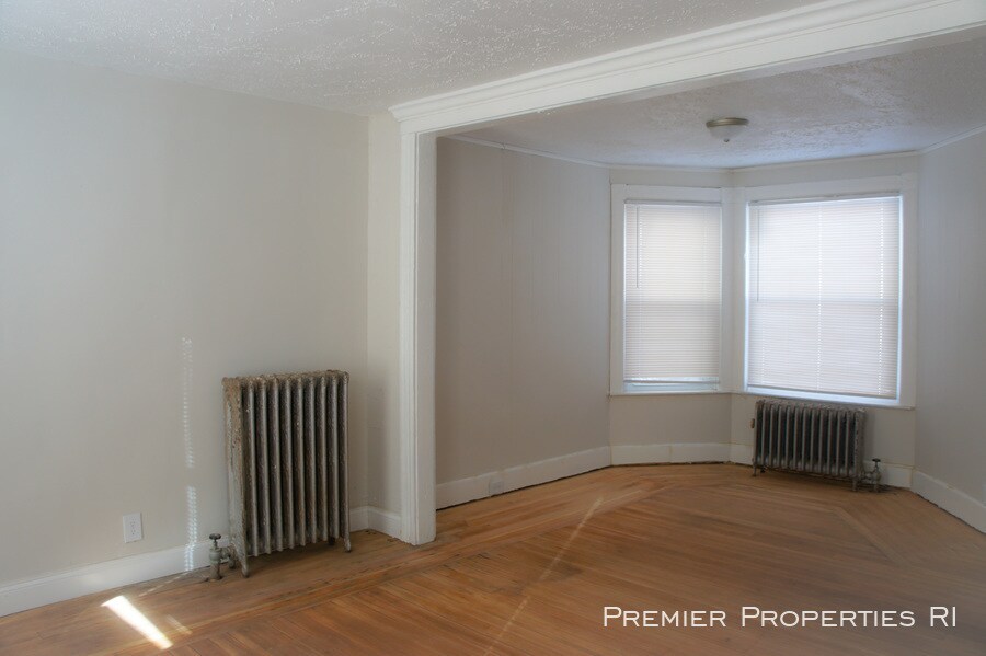 Building Photo - 91 Hamlet Ave