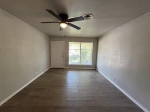 Building Photo - 3316 Shorewood Dr