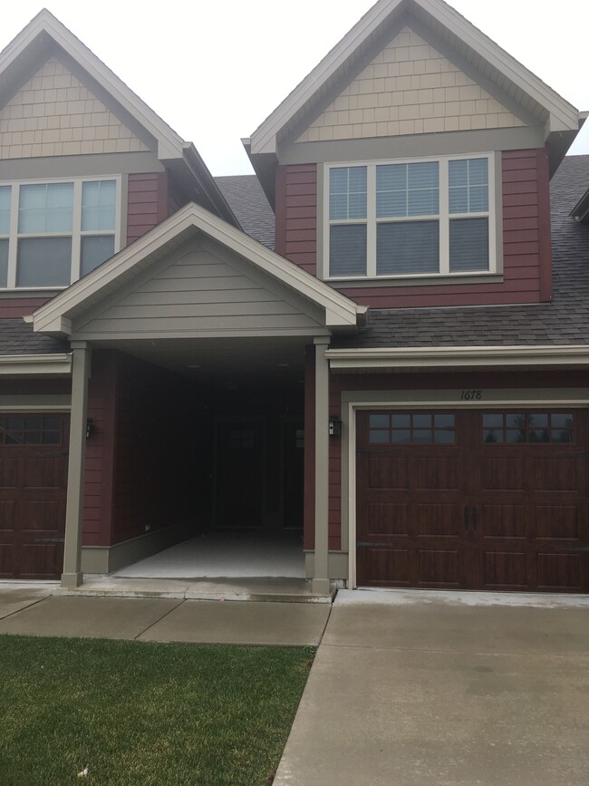 End unit - 1550 Raven Dr