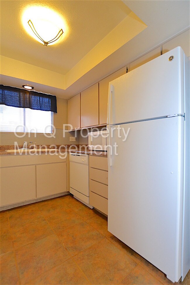 Building Photo - 2338 W Lindner Ave