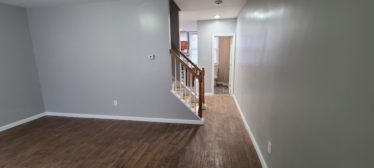 Primary Photo - 4 Rademan Pl