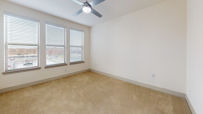 Interior Photo - Central Square at Frisco