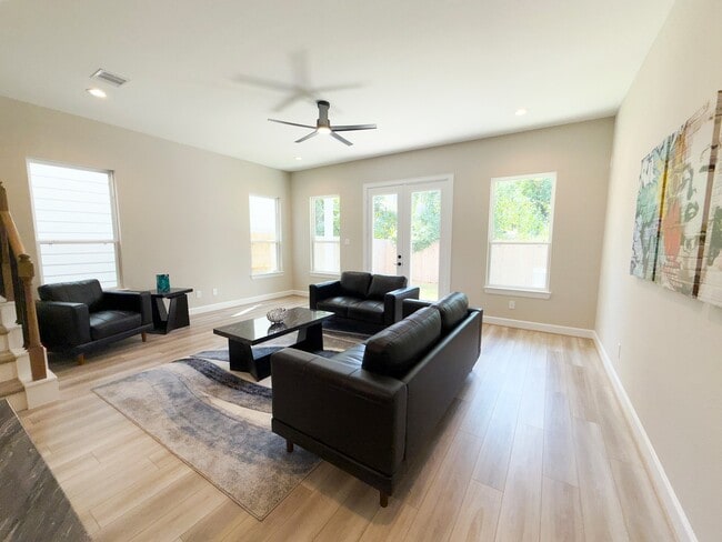 Building Photo - 4307 Dickson St