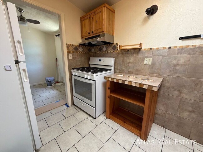 Foto del edificio - 1932 S Campbell Ave