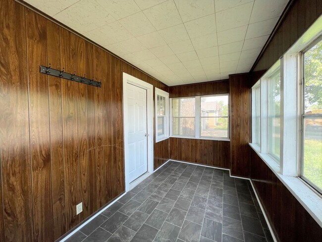 Building Photo - 2 Bed Home with Good Location