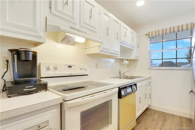 Foto del edificio - 211 Manatee Ln