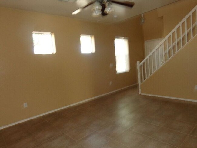 Building Photo - 3 bedroom 2.5 Bath in East Mesa