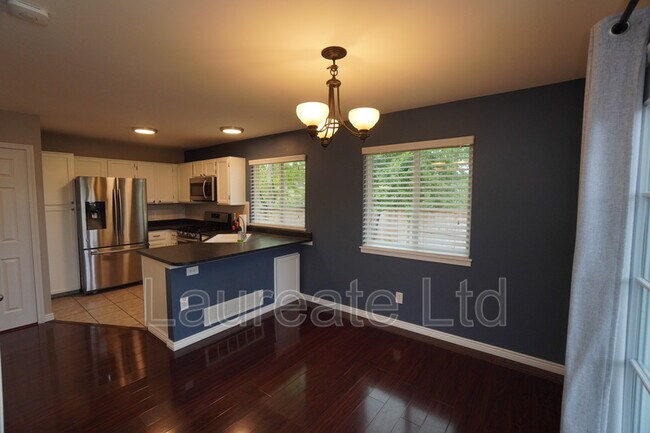 Foto del edificio - 9521 Joyce Ln