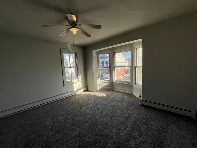 Building Photo - 967 E Princess St