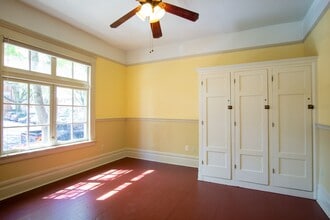 Building Photo - 1834 SW 5th Ave