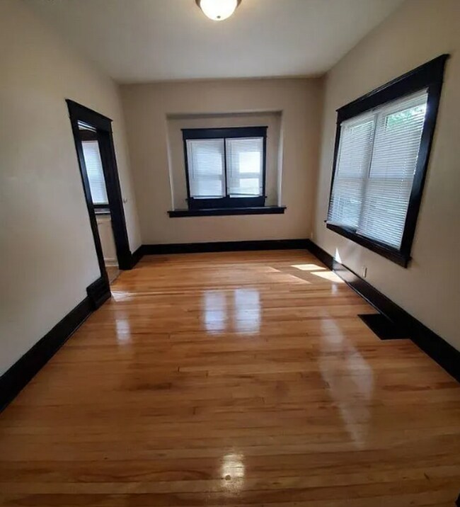 Foto del edificio - 2 Bedroom Home with Detached Garage, Fenced Yard + Pet Friendly!