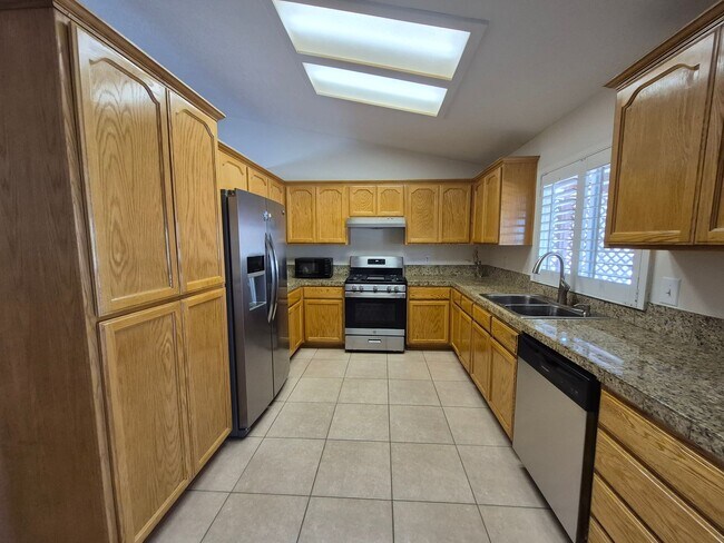 Foto del edificio - 3 bed/2 bath in Country Club Estates available now!