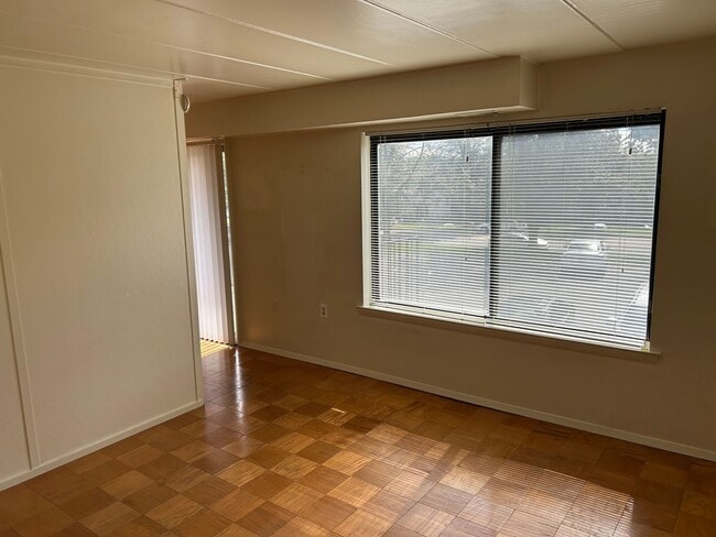 Building Photo - Cozy Leesburg Condo