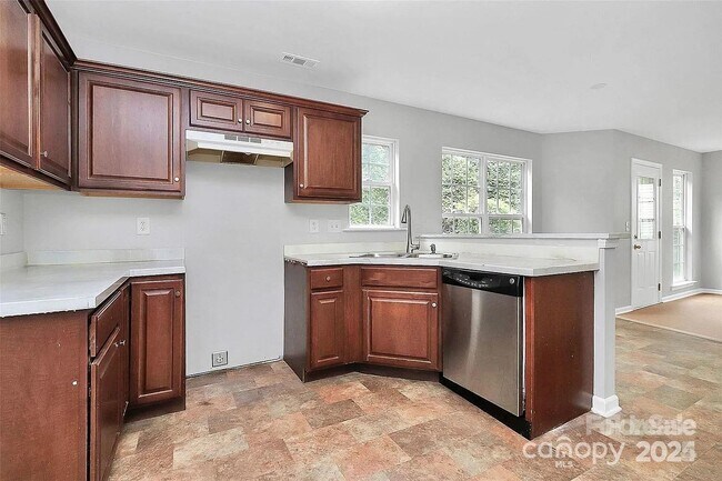 Foto del edificio - 3737 Kadey Dr