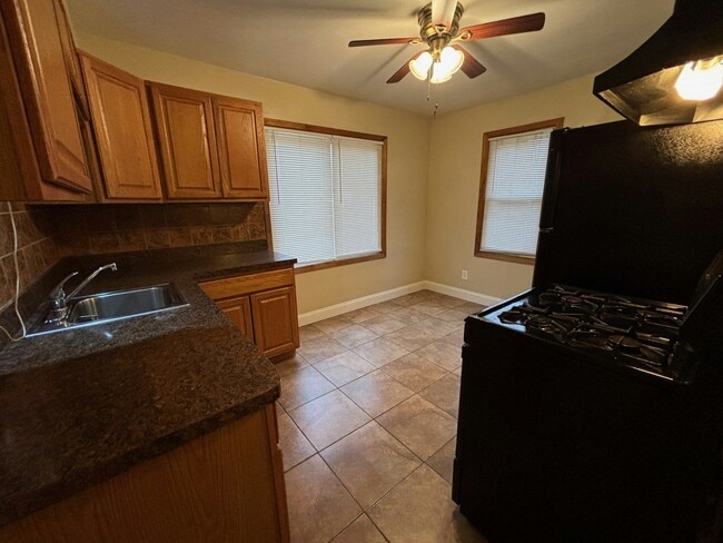 Foto del edificio - 920 E Mapledale Ave