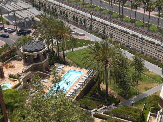 Foto del edificio - 500 W Harbor Dr