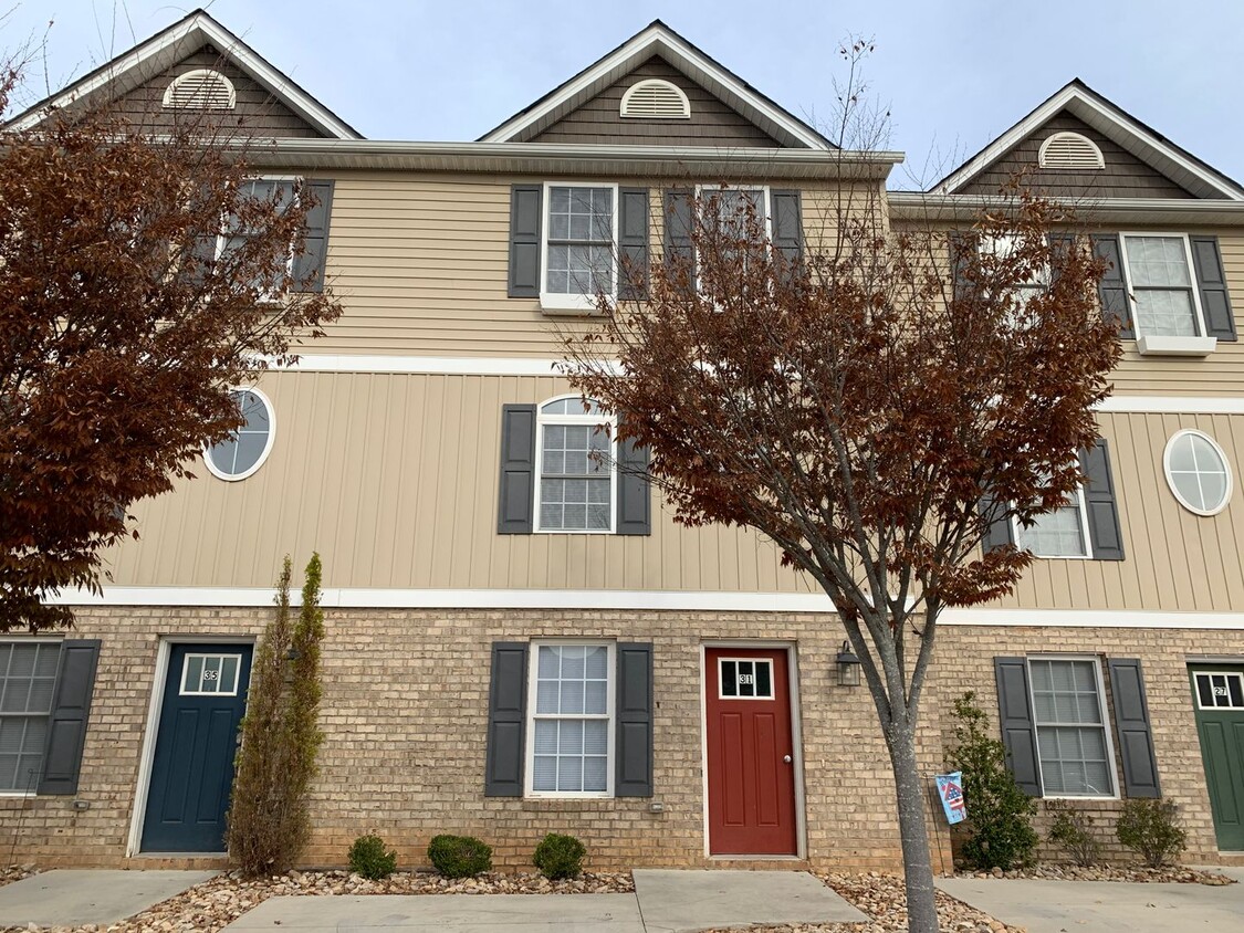 Foto principal - 3 Level Townhome in Campbell County-Near A...