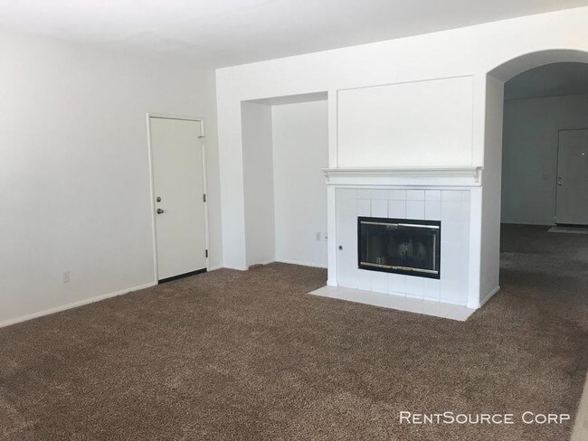 Building Photo - 4 bedroom in Palmdale CA 93552-5354