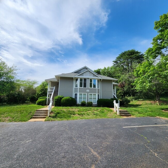Building Photo - 2831 Edridge Ct