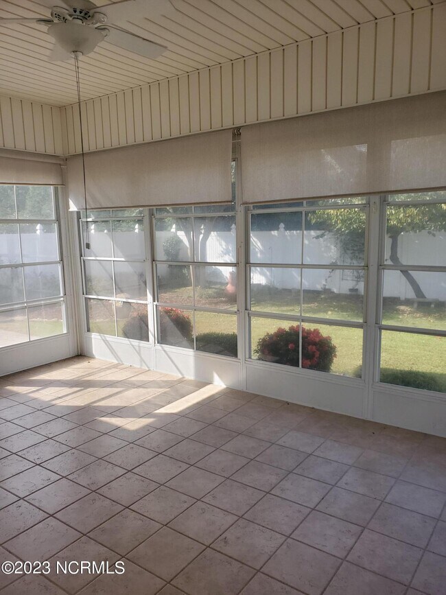 Building Photo - 3948 Ashcroft Dr