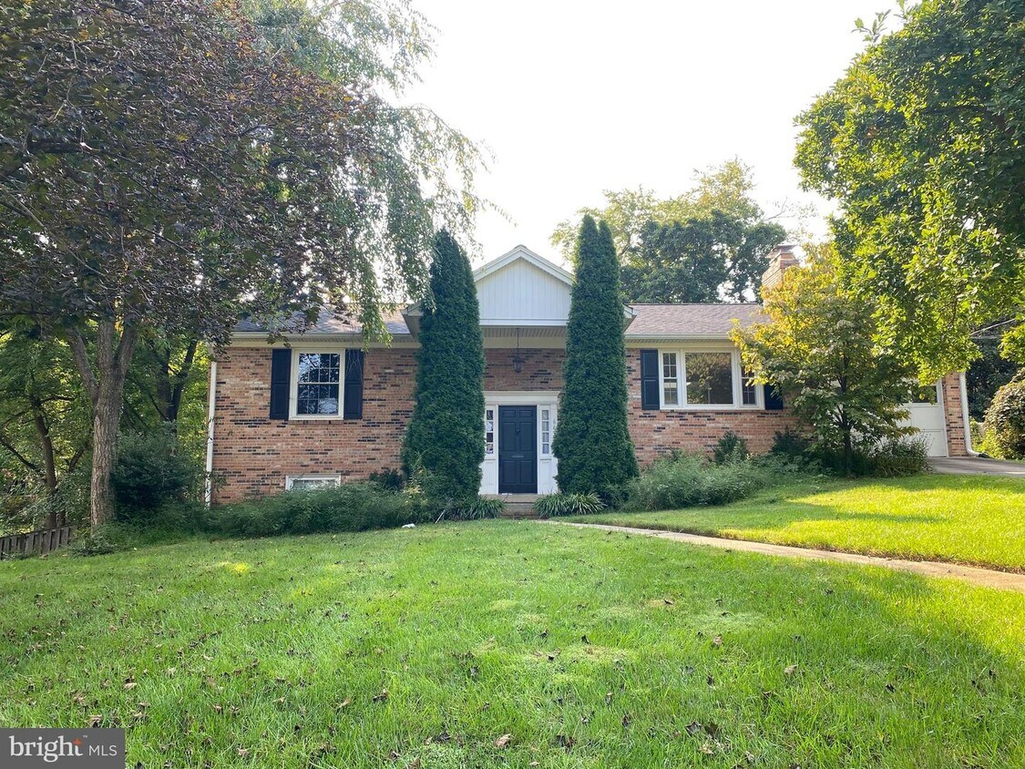 Primary Photo - 6437 Tucker Ave