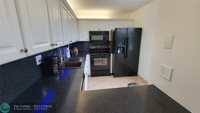 Foto del edificio - 9410 Tangerine Pl