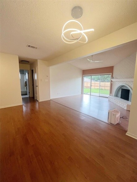 Foto del edificio - 8702 Dawnridge Cir