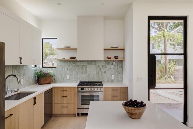 Foto del edificio - 2206 Holly St