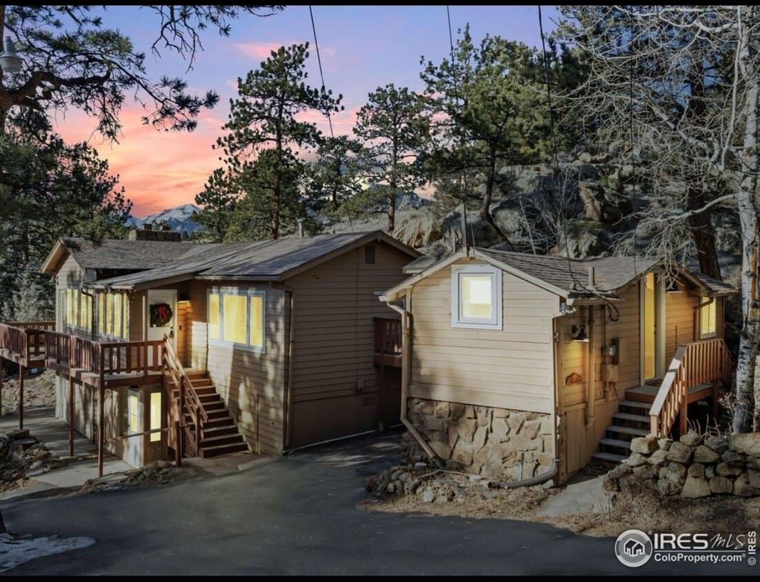Primary Photo - Charming 2BR House in Estes Park, Walk Dow...