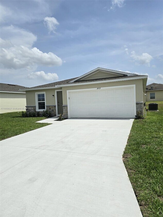 Foto principal - 1809 Grand Ridge St