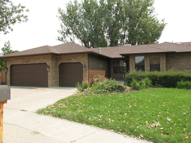 Building Photo - 3530 Ponderosa Way