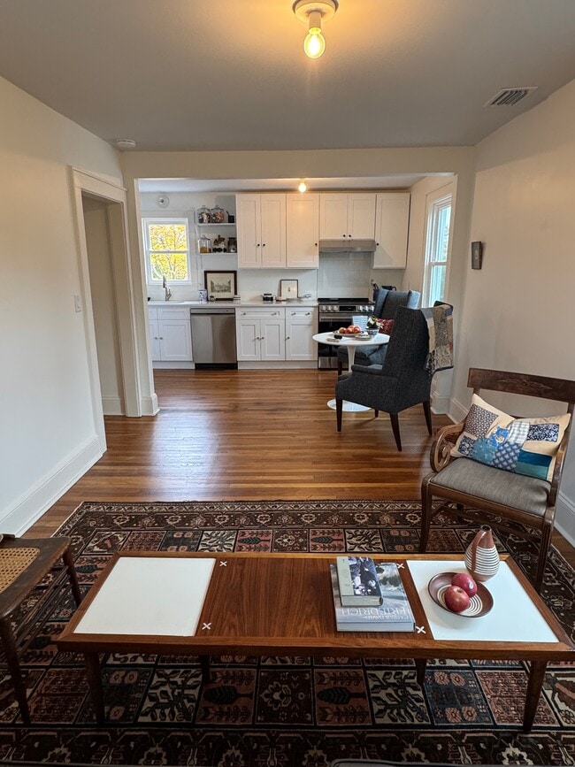 Building Photo - 43 Hoyt St