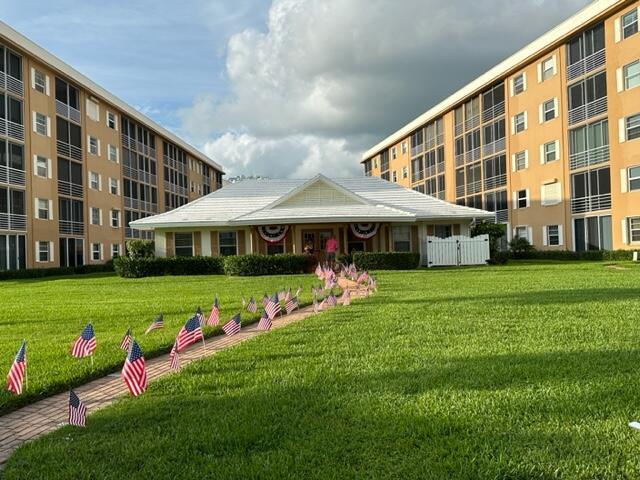 Foto del edificio - 304 Golfview Rd