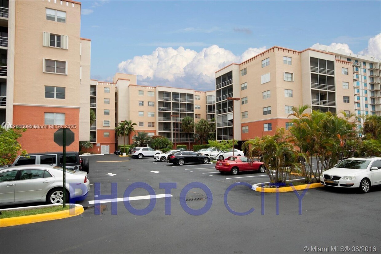 Foto principal - 2821 N Miami Beach Blvd