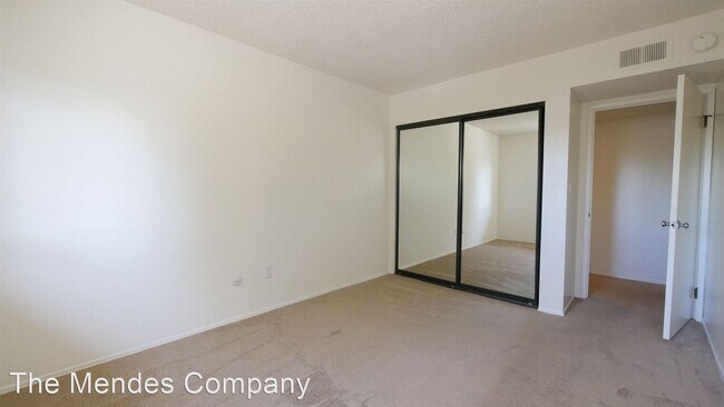 Building Photo - 6884 Hyde Park Dr