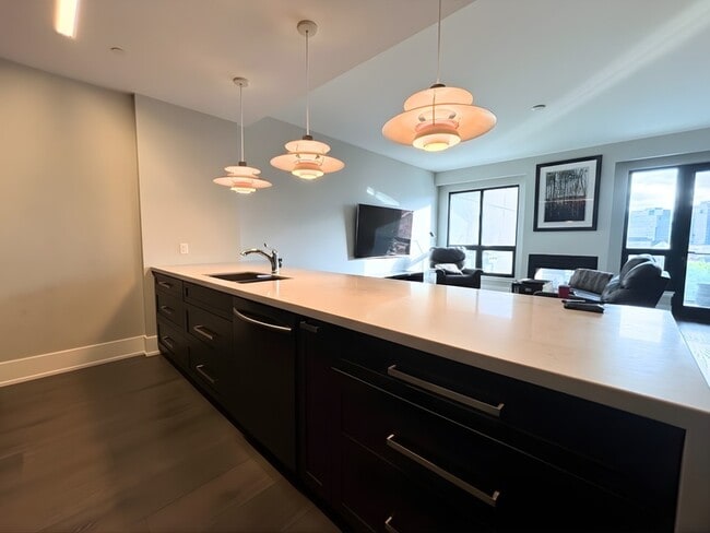 Building Photo - 181 James St N