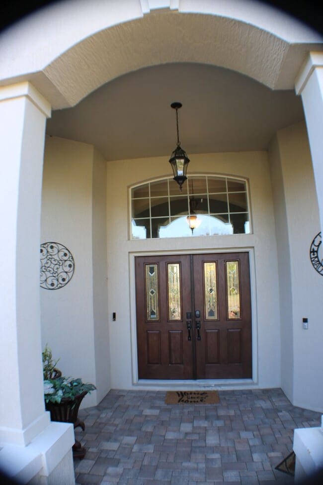 Building Photo - Spectacular and Luxurious Turnkey ANNUAL Lease in The Village of Bridgeport