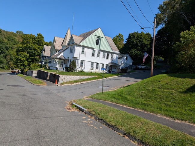 Building Photo - 26 Gallup St