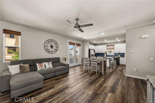 Foto del edificio - 817 S Anaheim Blvd