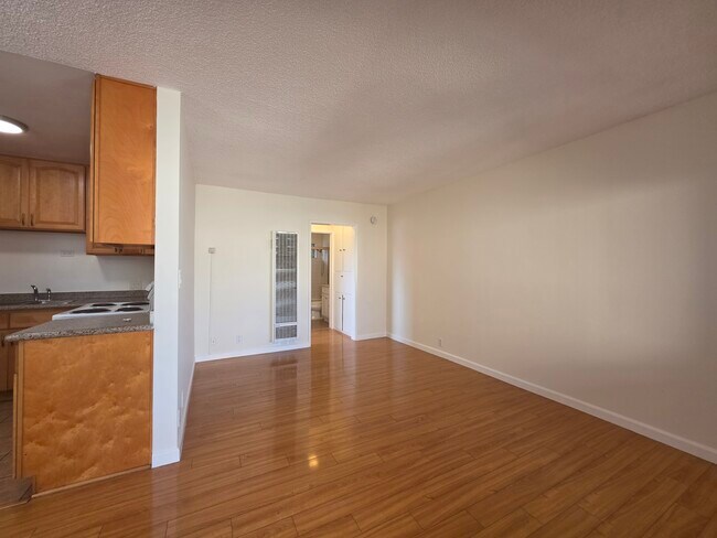 Foto del edificio - 620 W Lexington Dr