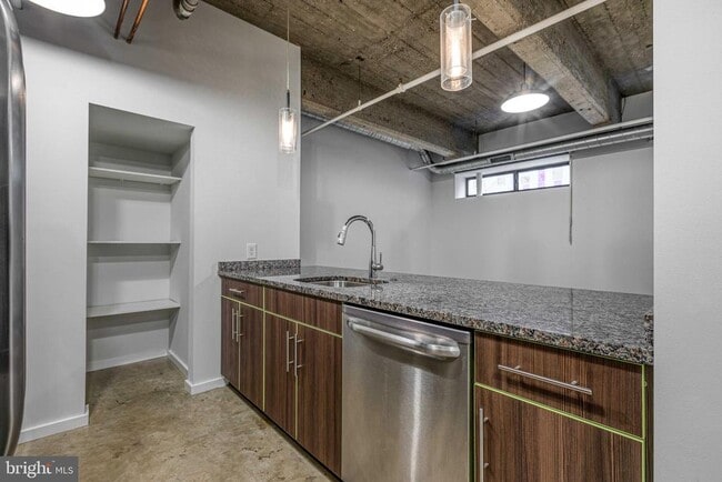 Foto del edificio - 4800 Brown St