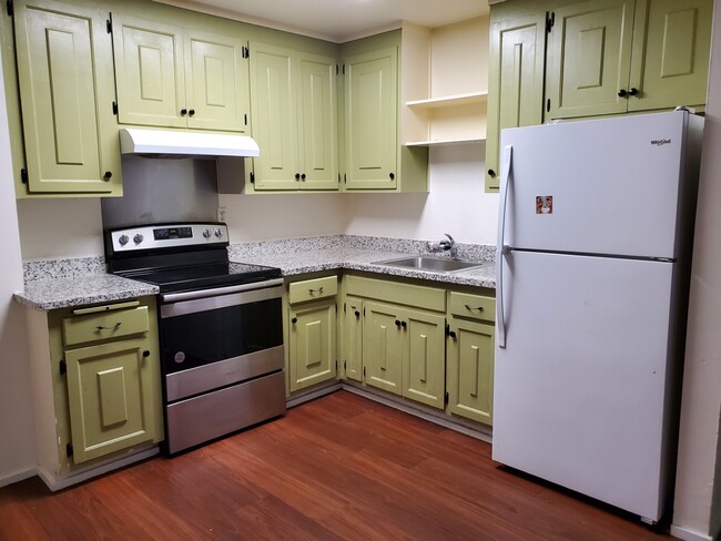 Kitchen - 655 Sylvan St