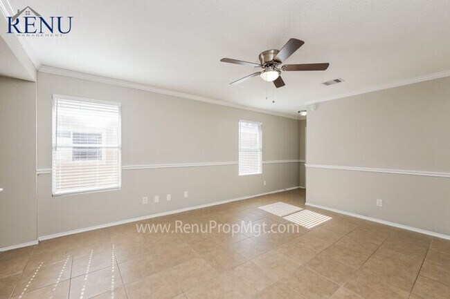 Foto del edificio - Now Available!