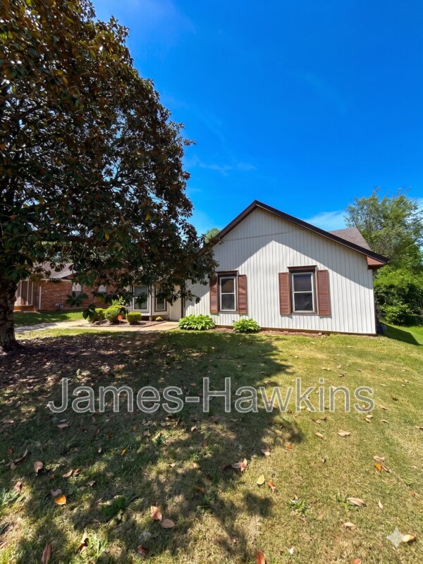 Building Photo - 713 Amity Ln