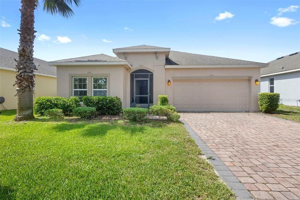 Foto principal - 215 Lakeshore Dr