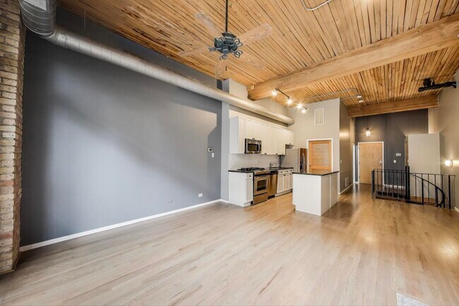Foto del edificio - 2333 W St Paul Ave