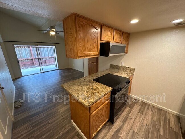 Building Photo - 8130 Sunrise E Way