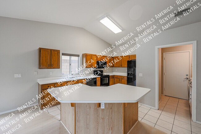 Building Photo - BEAUTIFUL FAMILY HOME IN PEORIA!!!